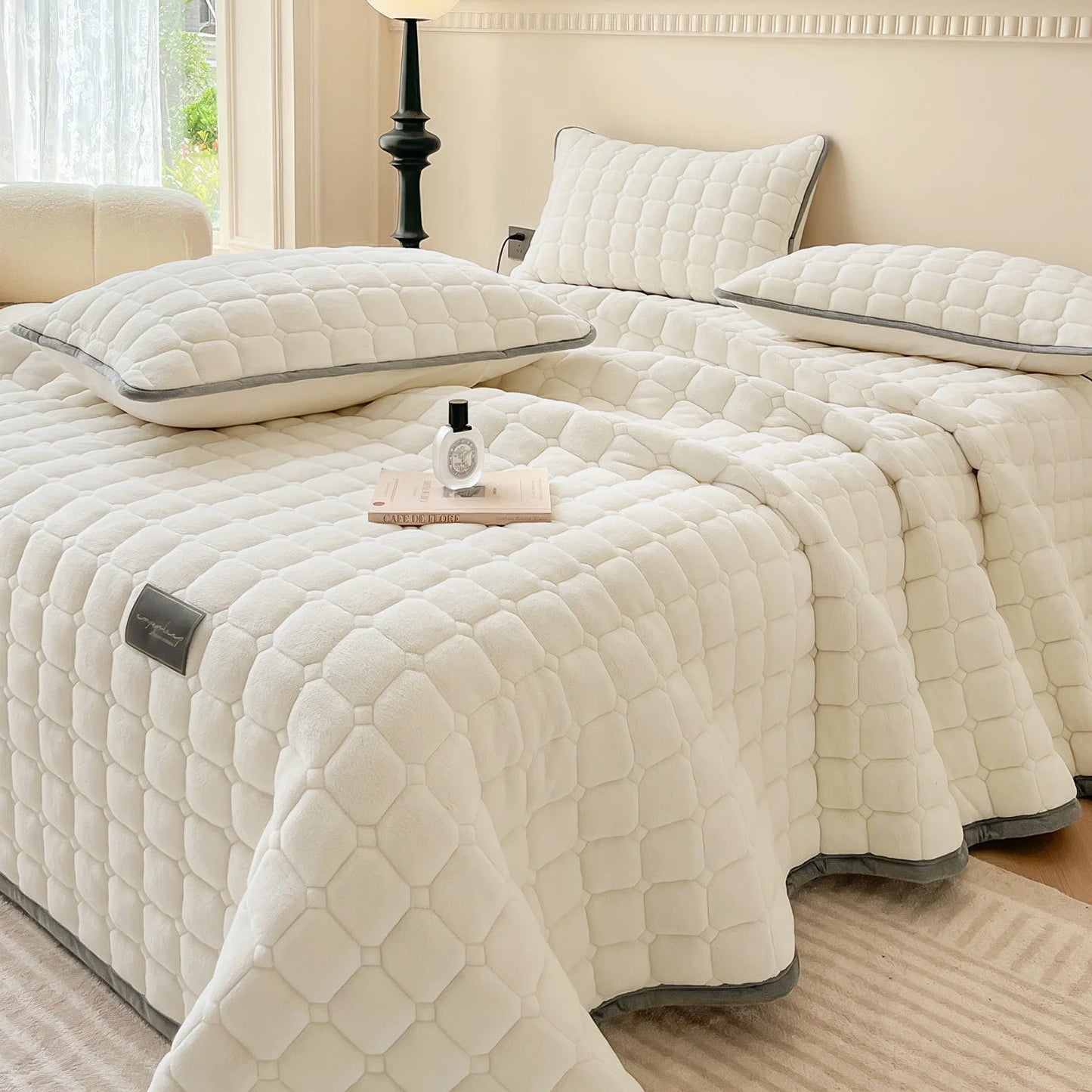 Tilde Velour Quilt Set